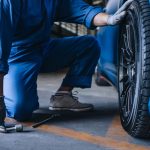 Snímače tlaku pneumatík – čo by ste mali vedieť